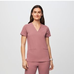 Figs casma three pocket scrub top
